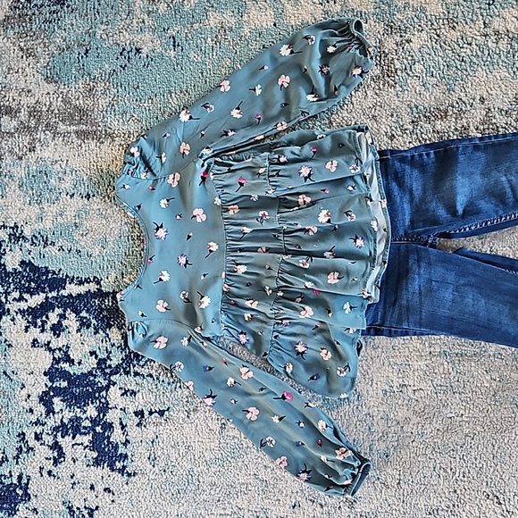 Girls outfit - Picture 2 of 9